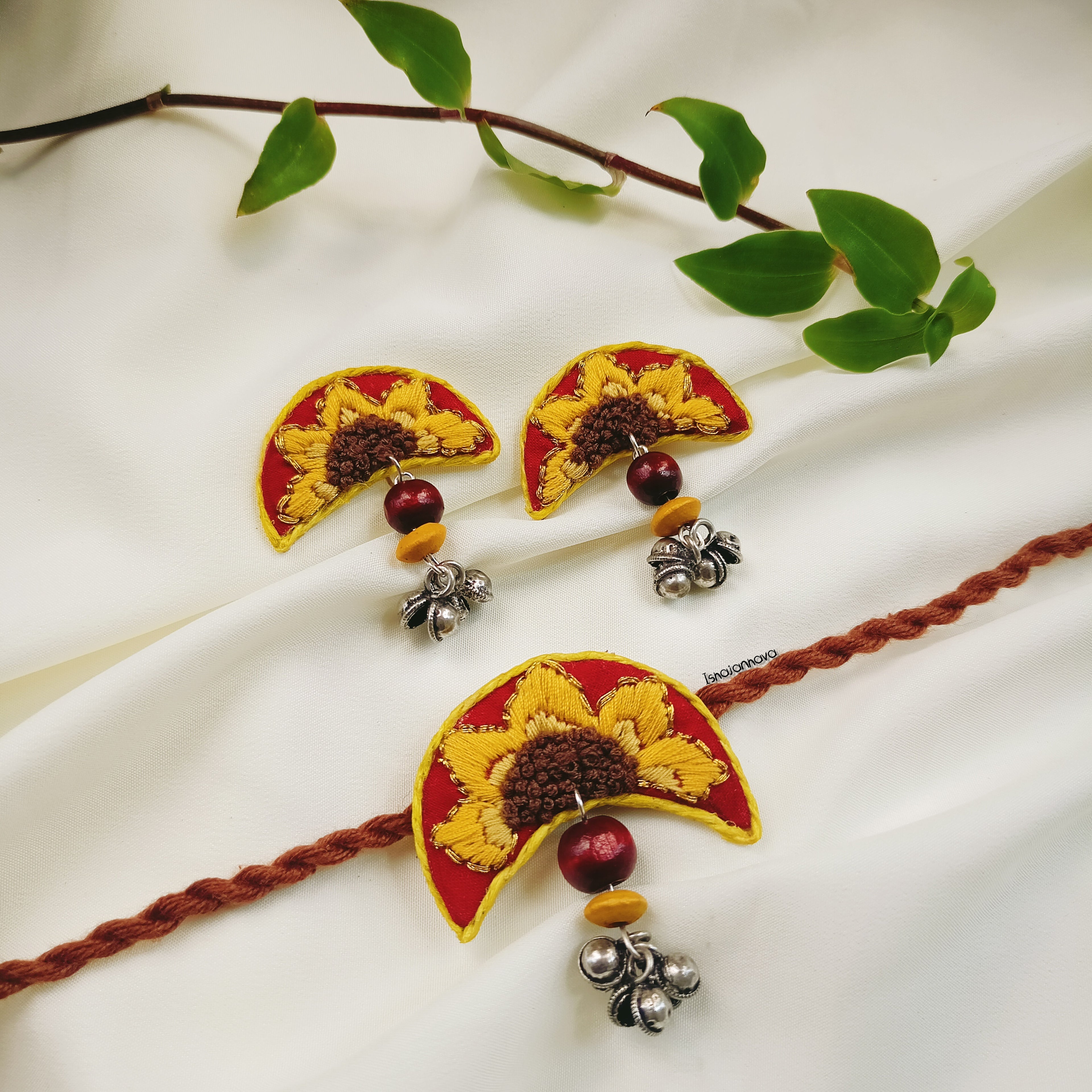 Moon flower choker